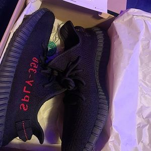 Yeezy 350 boost bred colorway used 9/10 word twice